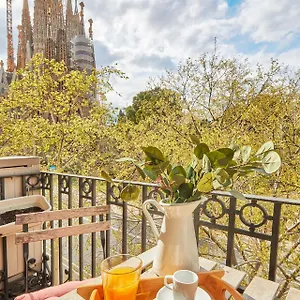 bbarcelona-sagrada-familia-garden-apartment.catalonia-hotels.com/